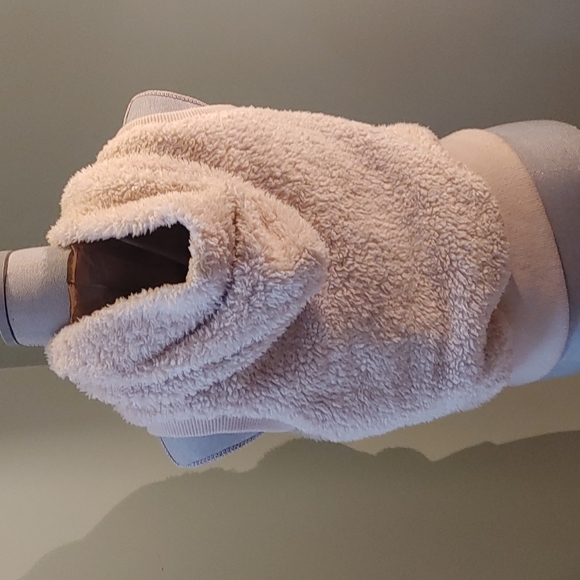 2 for $25 Faux Fur Teddy Bear Sleeveless Vest - Picture 3 of 10